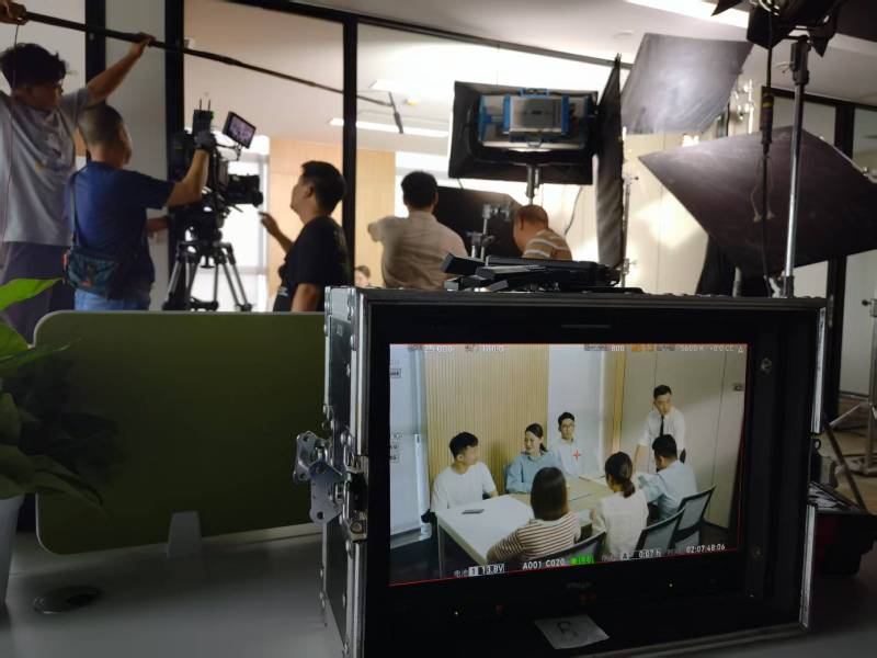 海兴县TVC拍摄公司：科技产品视觉化大师，诠释未来感与功能美学